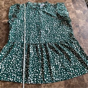 Angashion green/white Speckled ruffle short sleeve Top Women’s (L)